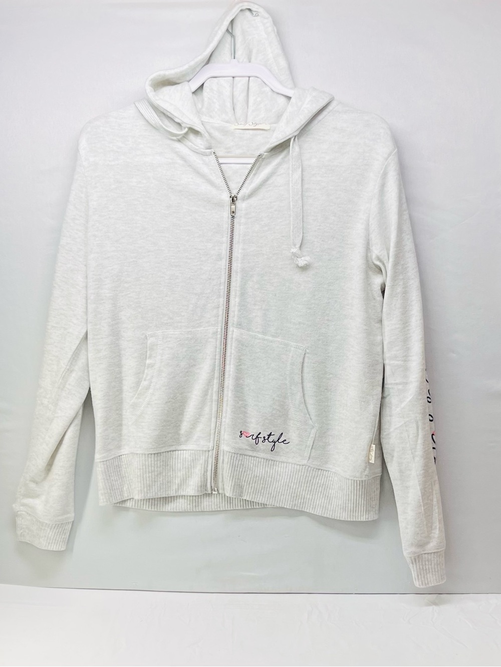 Surf Style Light Gray Zip Hoodie with Subtle Script Tag